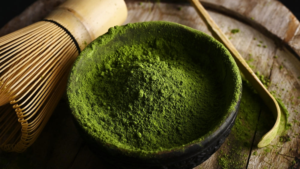 Matcha thee bereiden met whisk – gezondheidsvoordelen van matcha bij sQincare